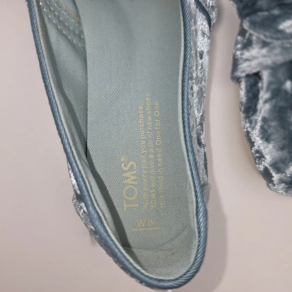 TOMS Womens Velvet Platform Sneaker with Bow - Silver  Size 8